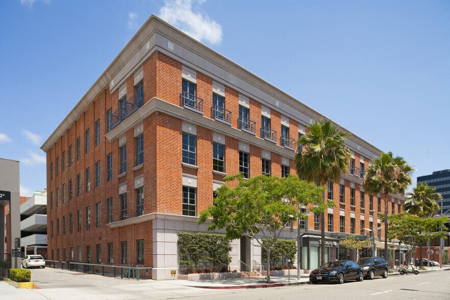405 N Bedford Dr, Beverly Hills, CA à louer - Photo de l’immeuble – Image 1 sur 4