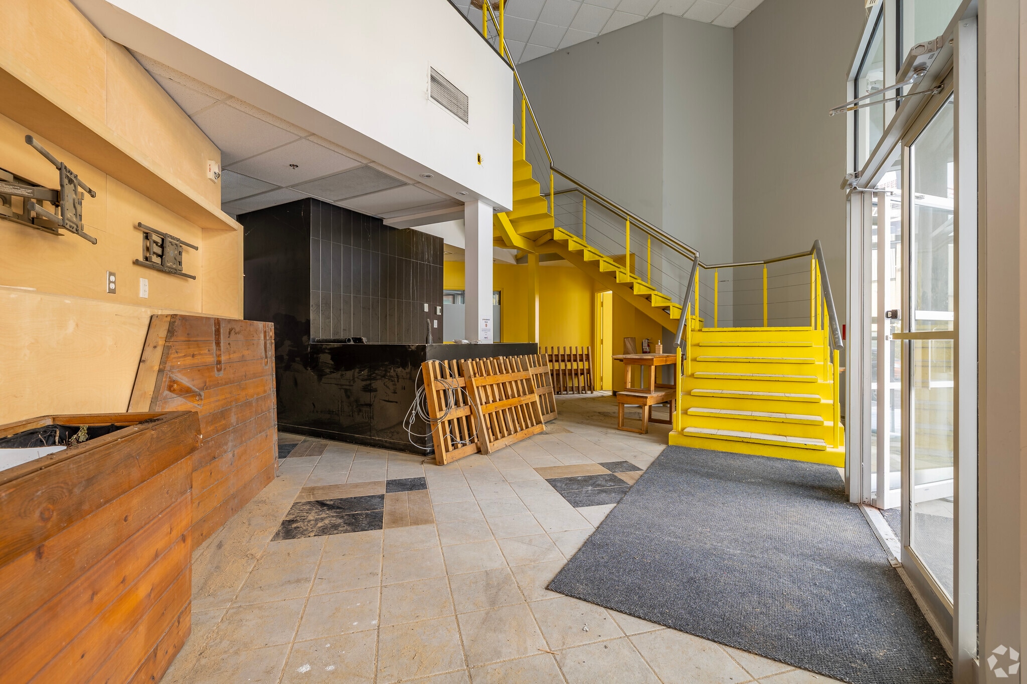 7240 Rue Waverly, Montréal, QC à louer Hall d’entrée– Image 1 sur 5