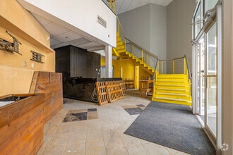 7240 Rue Waverly, Montréal, QC à louer Hall d’entrée– Image 1 sur 5