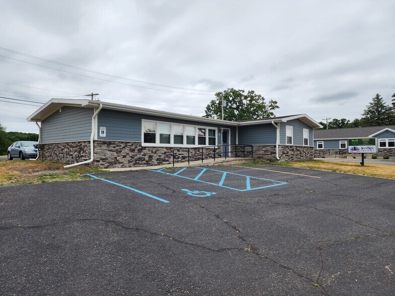 1465 S Main St, Eaton Rapids, MI à louer - Photo principale – Image 1 sur 8