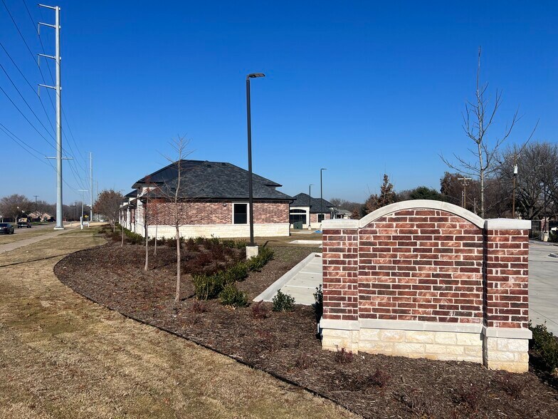 5580 N Shiloh Rd, Garland, TX à louer - Photo de l’immeuble – Image 3 sur 3