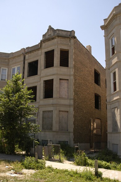 1106 S Francisco Ave, Chicago, IL à vendre - Photo principale – Image 1 sur 2