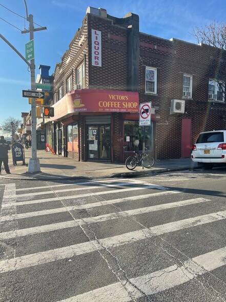 212-61 Jamaica Ave, Queens Village, NY à louer - Photo de l’immeuble – Image 1 sur 2