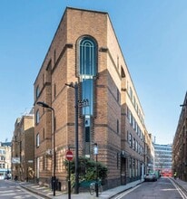 6-8 Luke St, Londres à louer Photo de l’immeuble– Image 1 sur 4