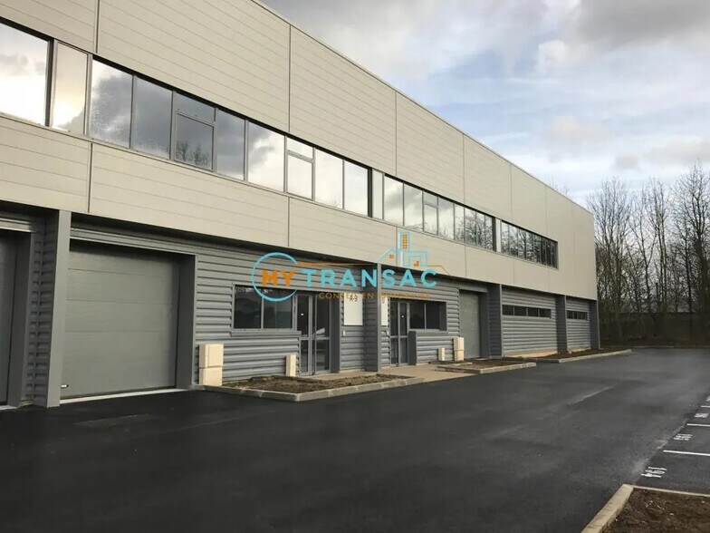 Local d’activités dans Bussy-Saint-Martin à louer - Photo de l’immeuble – Image 2 sur 4