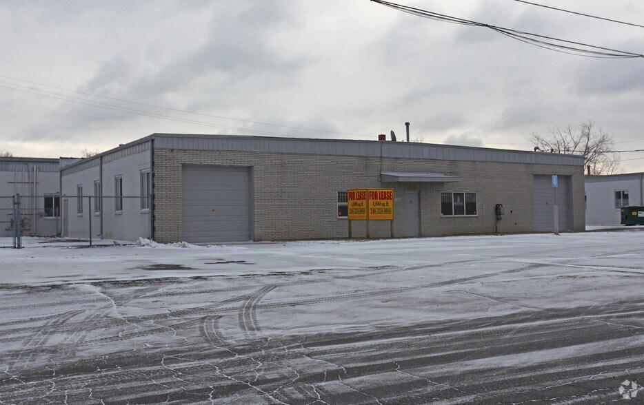 2082 E 10 Mile Rd, Warren, MI à vendre - Photo de l’immeuble – Image 2 sur 3