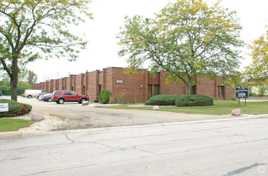 350 Randy Rd, Carol Stream, IL à louer - Photo de l’immeuble – Image 2 sur 4
