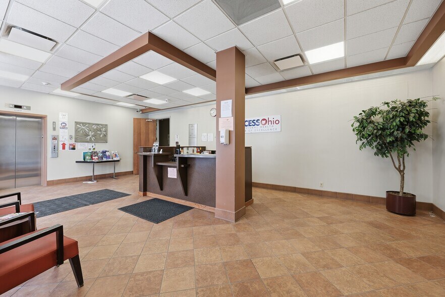 899 E Broad St, Columbus, OH à vendre - Photo de l’immeuble – Image 3 sur 36