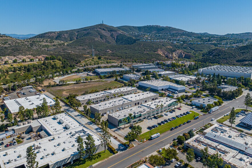 1780 La Costa Meadows Dr, San Marcos, CA à louer - Photo de l’immeuble – Image 2 sur 19