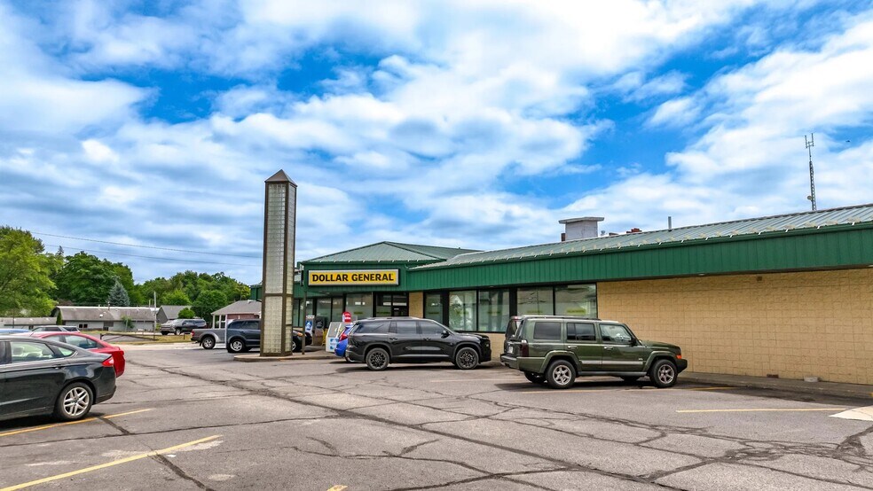 211 N Wayne St, Angola, IN à louer - Photo de l’immeuble – Image 1 sur 5