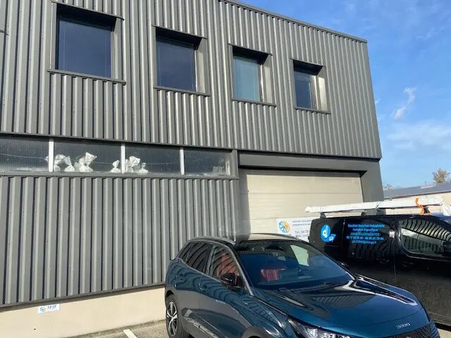 Local d'activités dans Sérézin-du-Rhône à vendre - Photo de l’immeuble – Image 2 sur 11