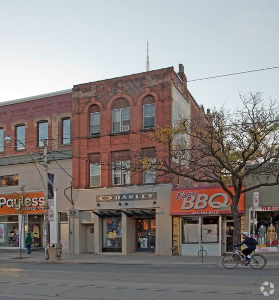 383 Queen St W, Toronto, ON à louer - Photo de l’immeuble – Image 3 sur 4