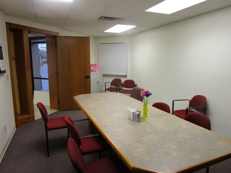 1807 E Mary St, Garden City, KS à louer - Photo intérieure – Image 3 sur 12