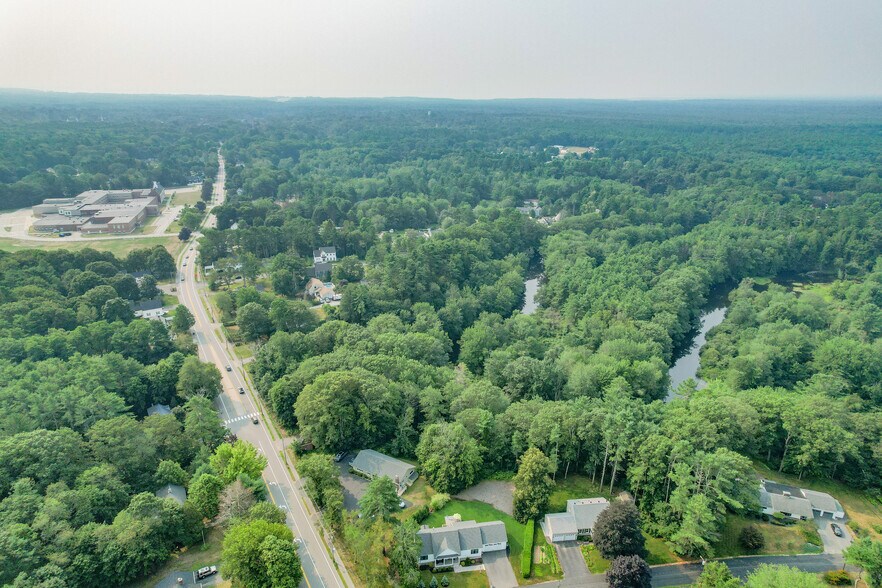 124 Fletcher St, Kennebunk, ME à vendre - Photo de l’immeuble – Image 2 sur 13