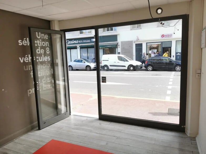 Local commercial dans Antibes à louer - Hall d’entrée – Image 3 sur 6