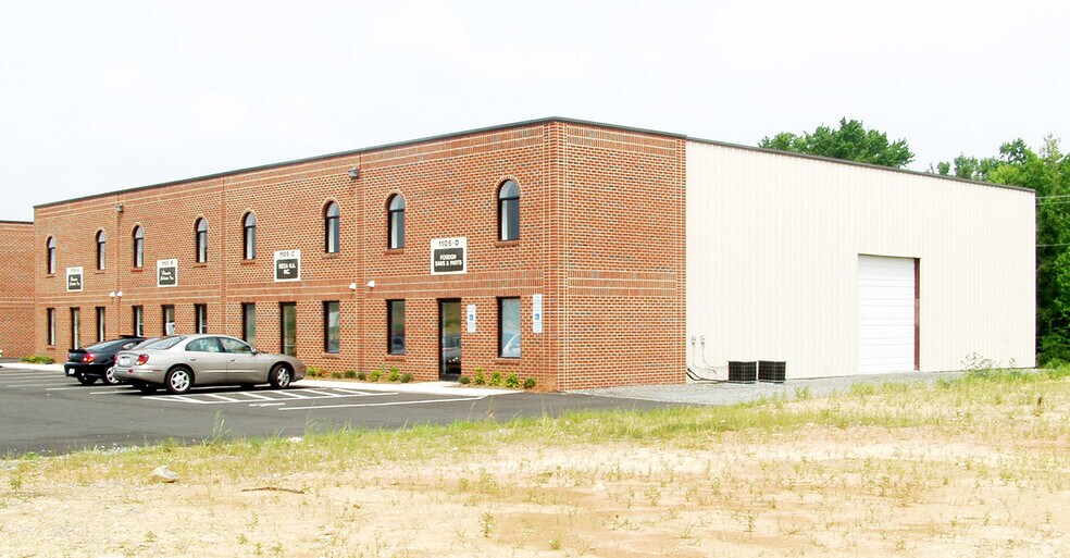 1105 Technology Dr, Indian Trail, NC à louer - Photo de l’immeuble – Image 2 sur 3