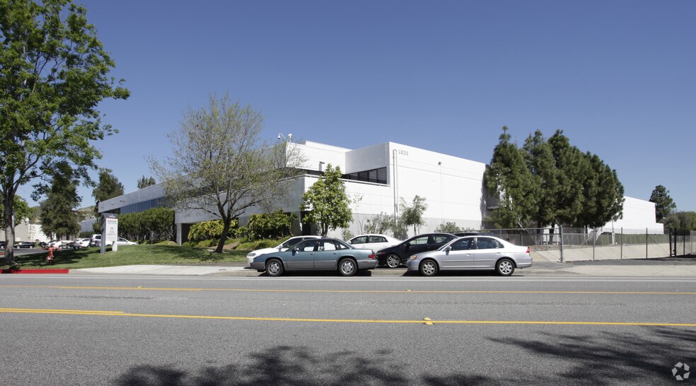 28210 Avenue Stanford, Valencia, CA à louer - Photo principale – Image 2 sur 9