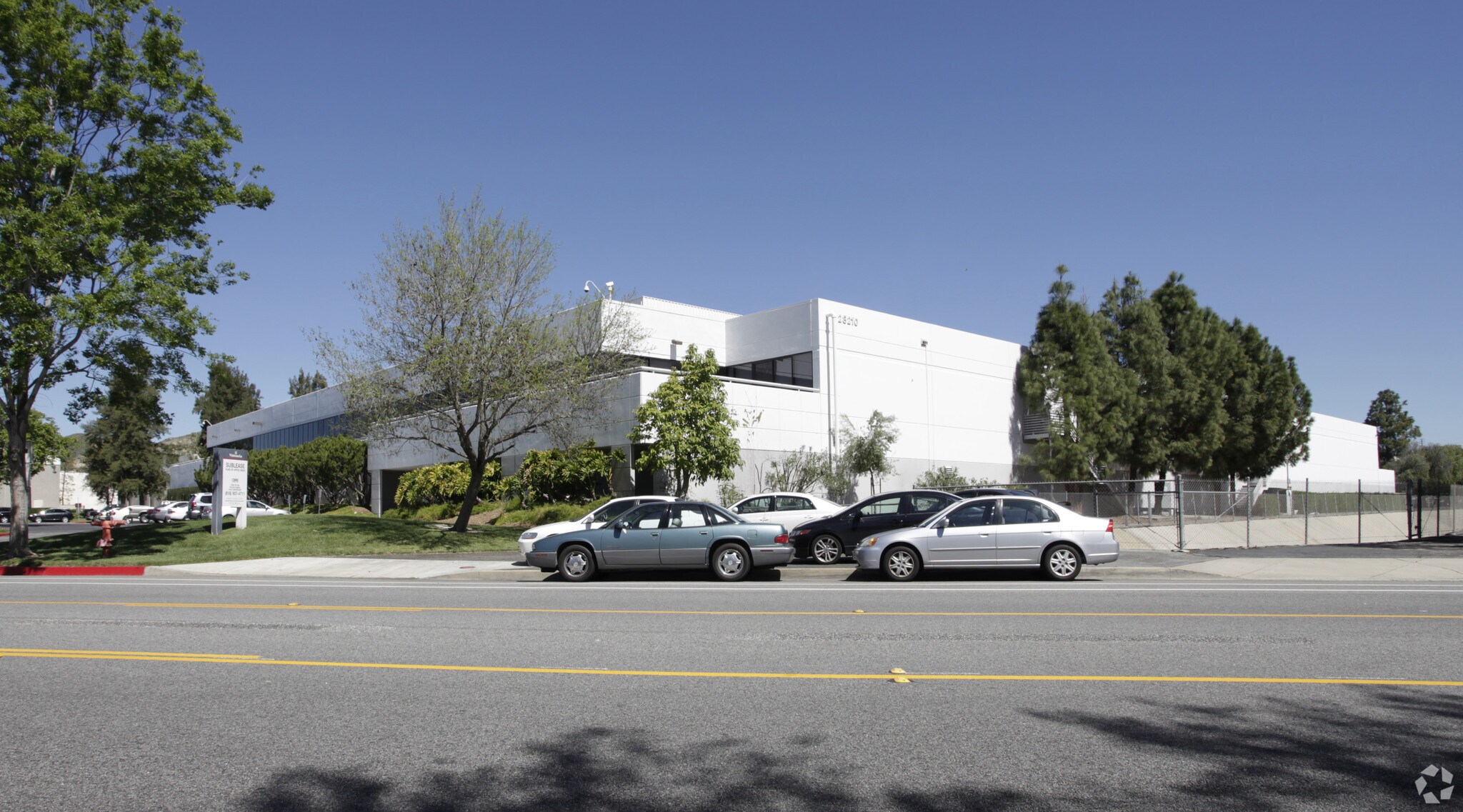 28210 Avenue Stanford, Valencia, CA à louer Photo principale– Image 1 sur 10