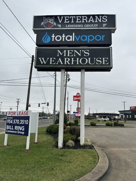 2804 Wilma Rudolph Blvd, Clarksville, TN à louer - Photo de l’immeuble – Image 2 sur 7