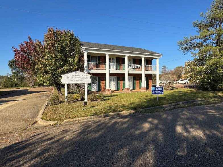 2174 Henry Hill Dr, Jackson, MS à vendre - Photo de l’immeuble – Image 2 sur 5