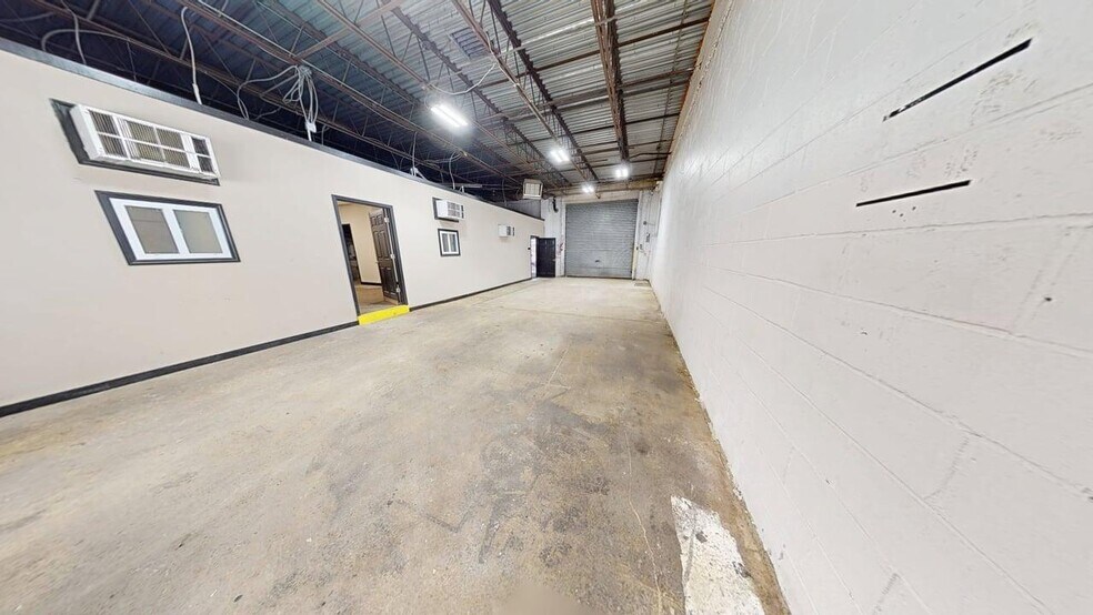 2560 Richmond Ter, Staten Island, NY à vendre - Photo de l’immeuble – Image 3 sur 17
