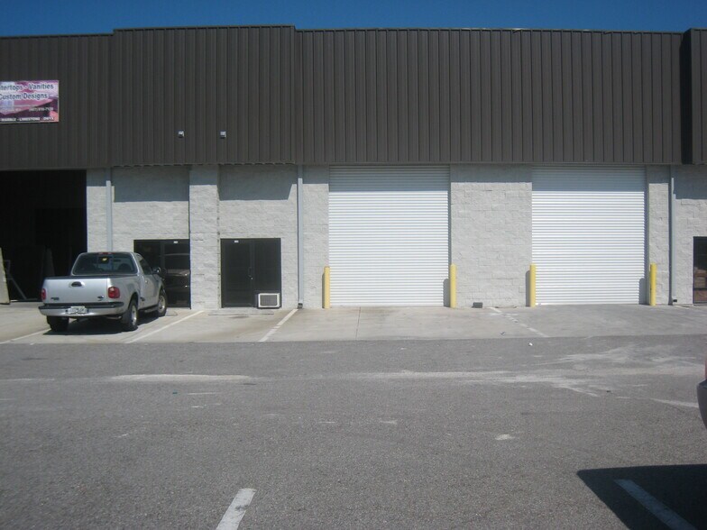 9180 Boggy Creek Rd, Orlando, FL à louer - Photo de l’immeuble – Image 2 sur 3