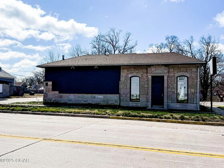 622 6th St, Oswego, KS à vendre - Photo de l’immeuble – Image 2 sur 12