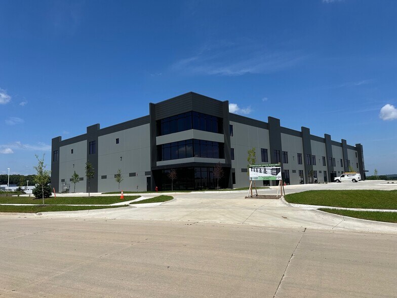 6001 Thornton Ave, Des Moines, IA à louer - Photo de l’immeuble – Image 2 sur 7
