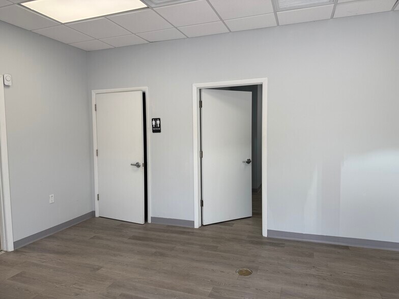 11729 Uradco Pl, San Antonio, FL à louer - Photo de l’immeuble – Image 2 sur 8