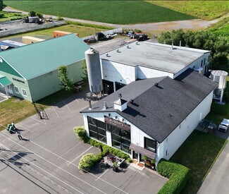 Plus de détails pour 1887 Boul Saint-Joseph O, Saint-majorique, QC - Local commercial à vendre