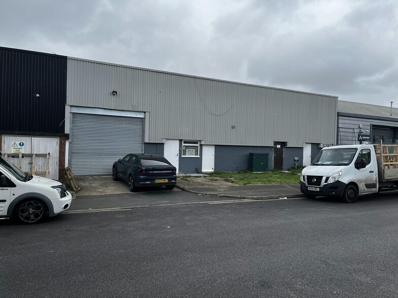 6 Greycaine Rd, Watford à louer - Photo de l’immeuble – Image 2 sur 13