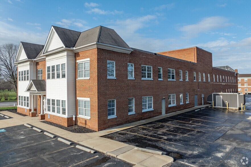 21111 Chagrin Blvd, Beachwood, OH à louer - Photo de l’immeuble – Image 3 sur 11