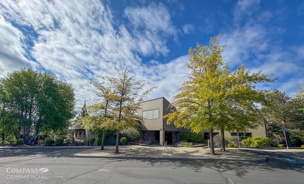 960-1005 SW Disk Dr, Bend, OR à louer - Photo de l’immeuble – Image 3 sur 7