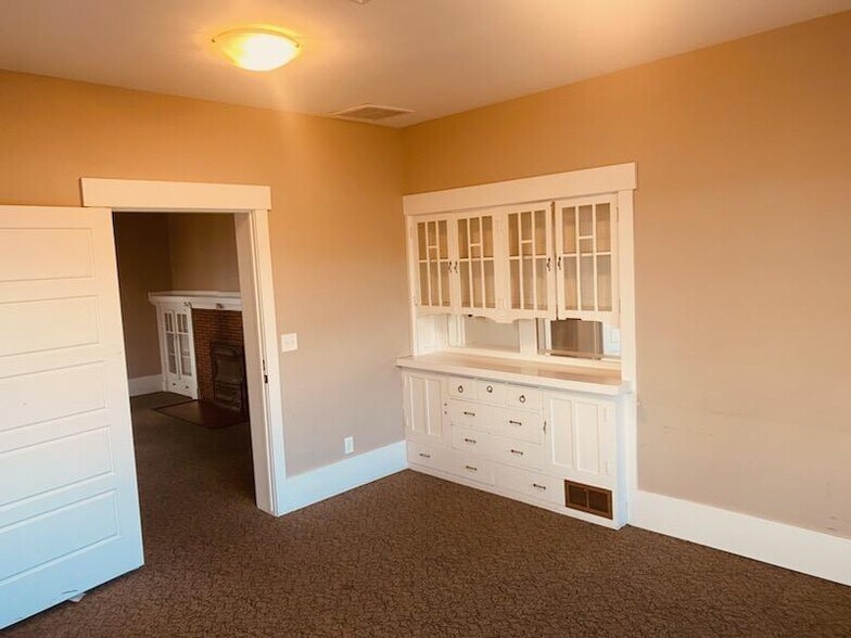 136 S 1st W, Rexburg, ID à louer - Photo de l’immeuble – Image 3 sur 4