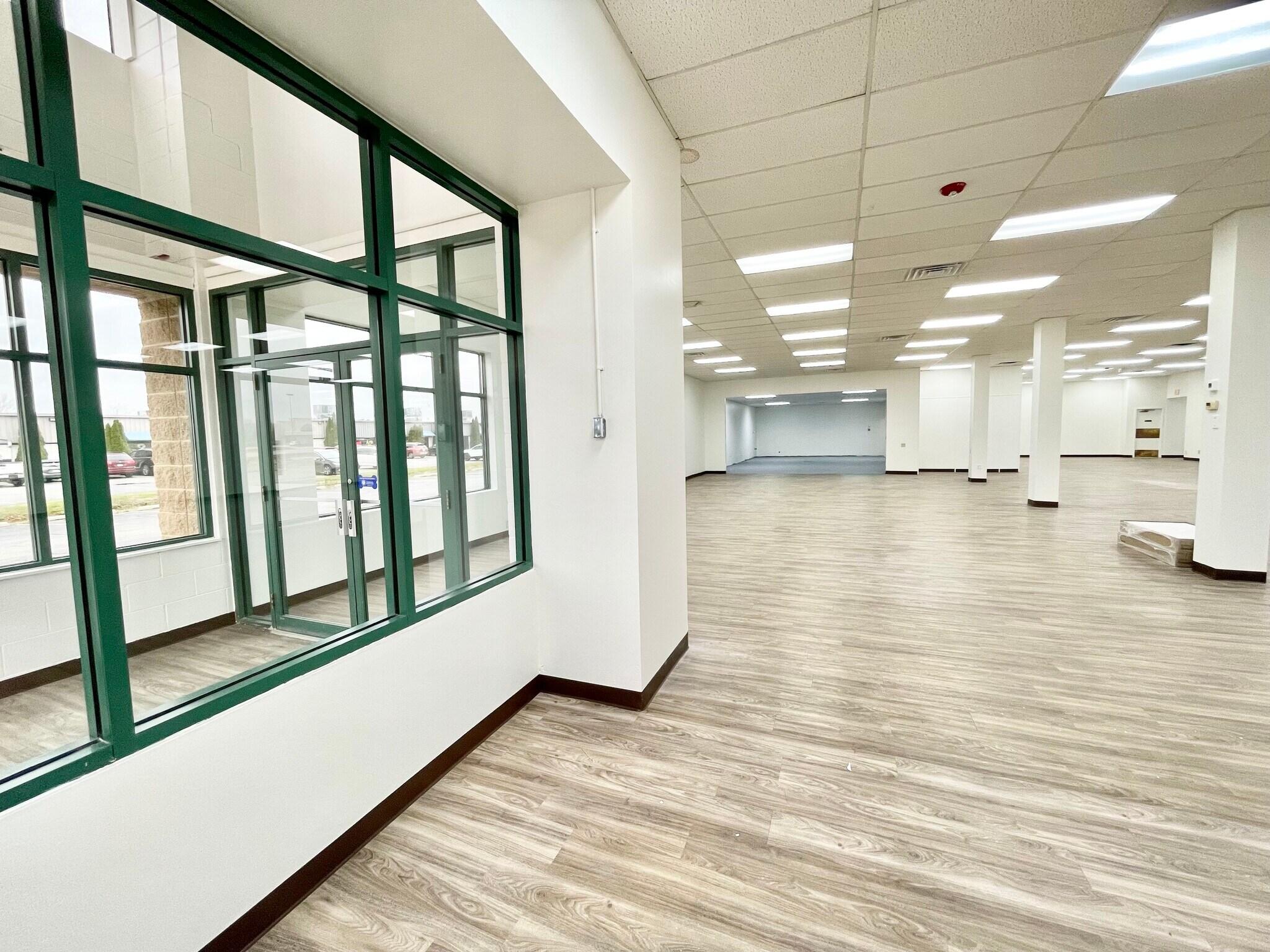 7358 N Cherryvale Mall Dr, Rockford, IL à louer Photo principale– Image 1 sur 23