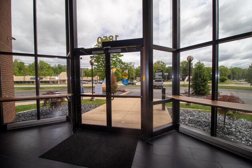 1850 44th St SW, Grand Rapids, MI à louer - Photo de l’immeuble – Image 3 sur 13