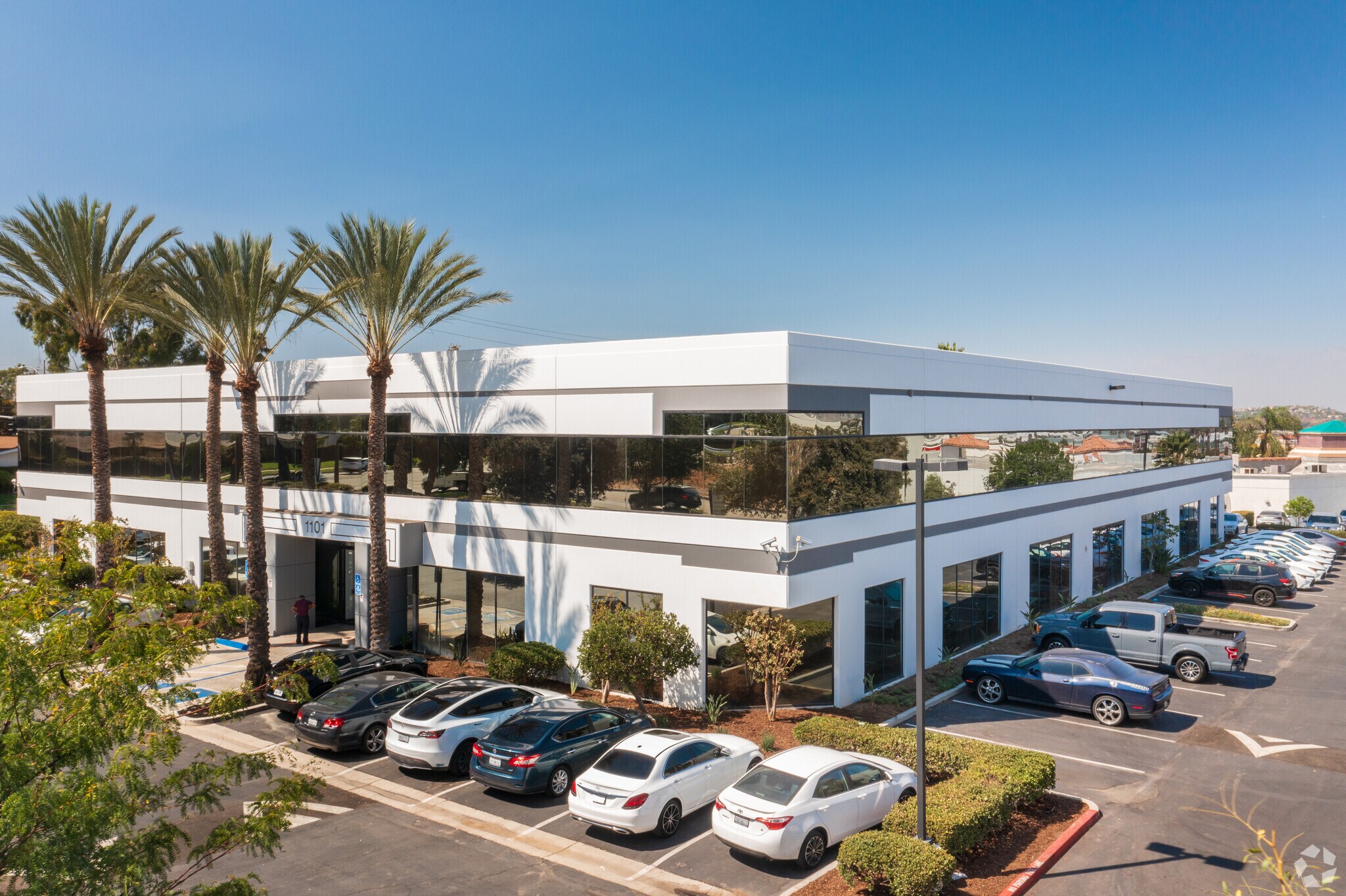 1101 California Ave, Corona, CA à louer Photo principale– Image 1 sur 16