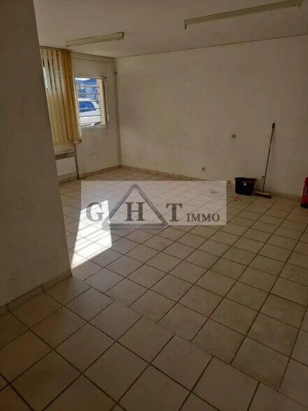 Bureau dans Mareuil-lès-Meaux à louer - Photo de l’immeuble – Image 2 sur 3