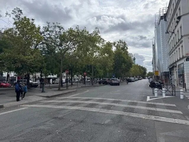 Local commercial dans Paris à louer - Photo de l’immeuble – Image 1 sur 2