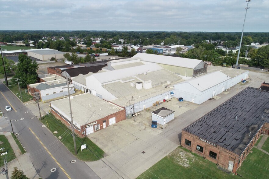 810 Taylor St, Elyria, OH à louer - Photo de l’immeuble – Image 2 sur 18