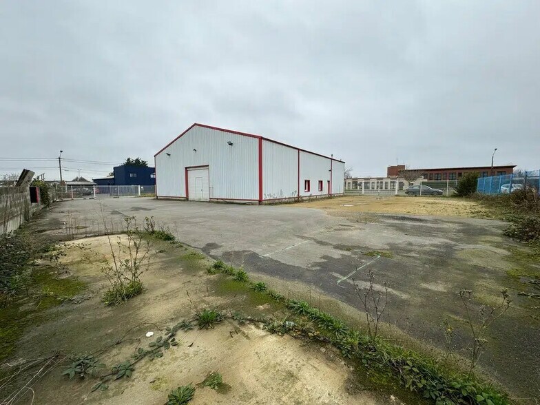 Local d’activités dans Morlaix à louer - Photo principale – Image 1 sur 12