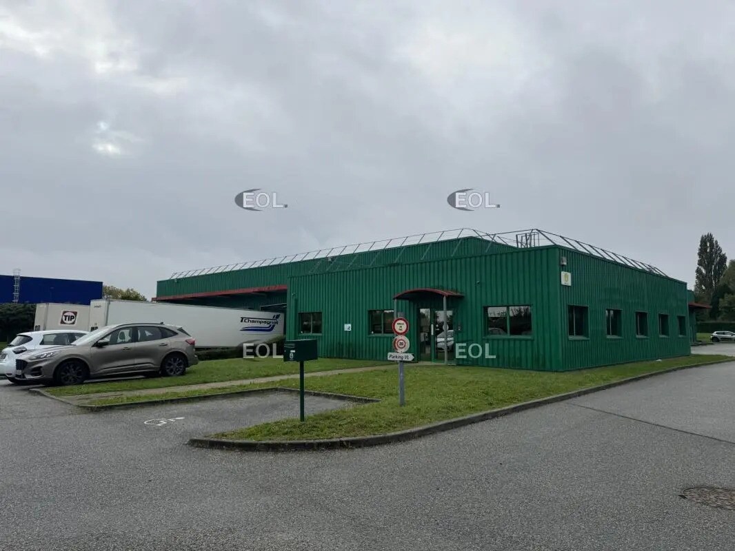 Industriel/Logistique dans Plaisir à louer Photo de l’immeuble– Image 1 sur 27