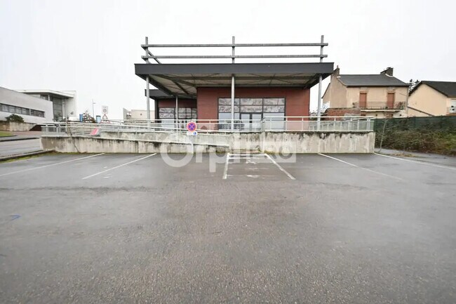 Plus de détails pour Local commercial à louer