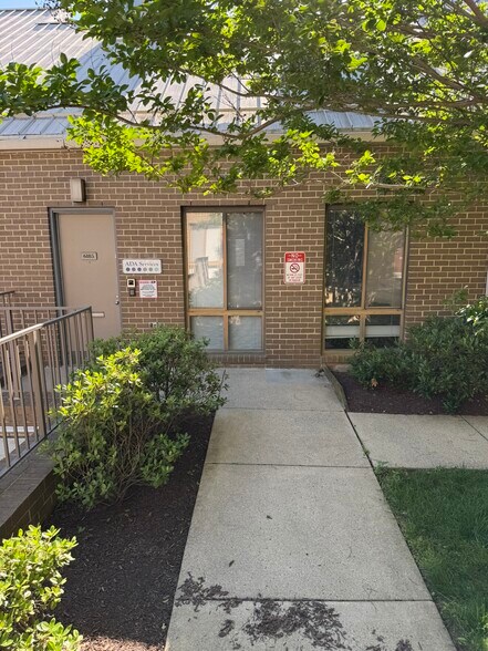 6183 Executive Blvd, North Bethesda, MD à louer - Photo de l’immeuble – Image 1 sur 18