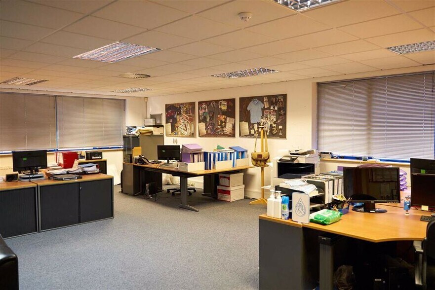 Buckingham Court, Loughton à louer - Photo de l’immeuble – Image 2 sur 7