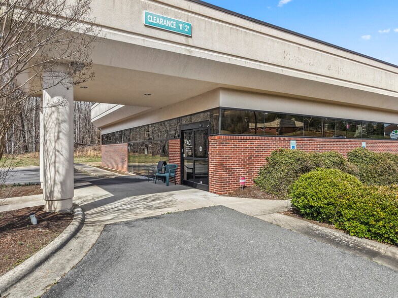 257 W Kings Hwy, Eden, NC à vendre - Photo de l’immeuble – Image 2 sur 21