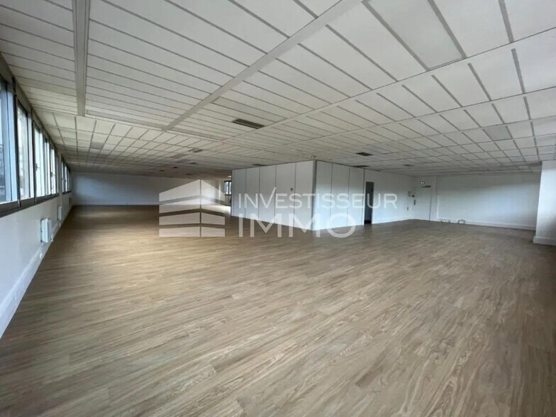 Local d’activités dans Gennevilliers à louer - Photo de l’immeuble – Image 2 sur 10