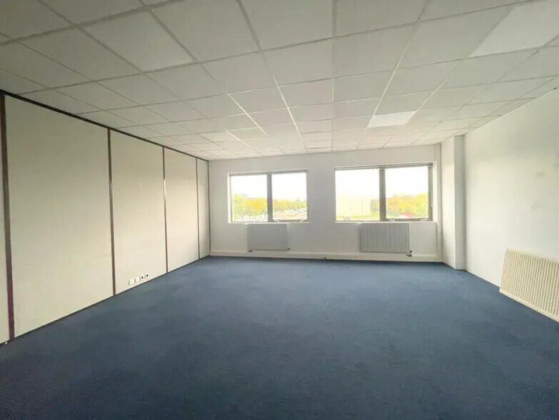 Bureau dans Poissy à louer - Photo intérieure – Image 3 sur 13