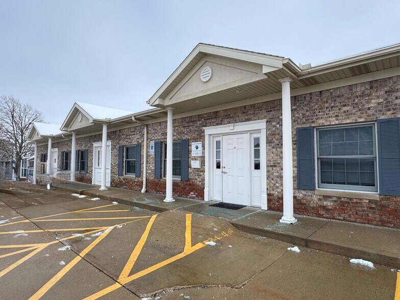 1703 Clearwater Ave, Bloomington, IL à louer - Photo de l’immeuble – Image 2 sur 2
