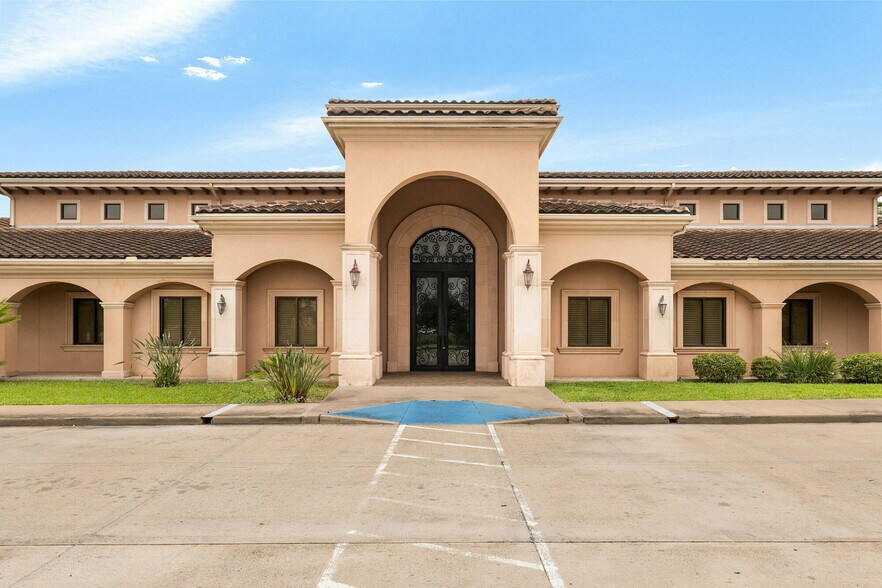 2420 E Tyler Ave, Harlingen, TX à vendre - Photo de l’immeuble – Image 2 sur 34
